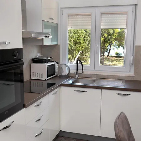 Nespula 3 * Kastela